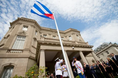 Cuban flag raised over Havana's embassy in WashingtonCuban Foreign Minister Bruno Rodriguez(4th-L) applauds after raising the Cuban flag over their new embassy in Washington, DC July 20, 2015. Cuba's blue, red and white-starred flag was hoisted Monday at the country's embassy in Washington in a symbolic move signaling the start of a new post-Cold War era in U.S.-Cuba relations. AFP PHOTO / POOL / ANDREW HARNIKEditoria: POLLocal: WashingtonIndexador: Andrew HarnikSecao: DiplomacyFonte: POOLFotógrafo: POOL<!-- NICAID(11559288) -->