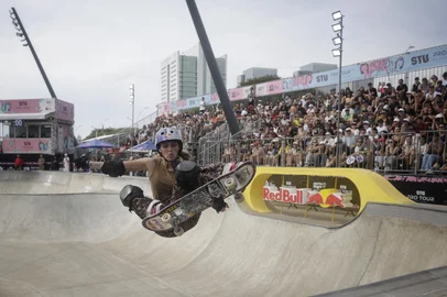 Porto Alegre, RS, Brasil, 22-03-2025: Etapa do STU Pro Tour 2025 na pista de skate da orla de Porto Alegre. Semifinal Park feminino.  Na foto, YND ASP. Foto: Mateus Bruxel / Agência RBSIndexador: MATEUS BRUXEL<!-- NICAID(16001317) -->