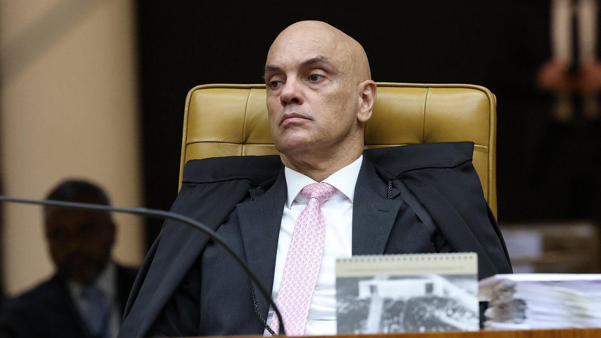 Moraes pede para Fachin decidir quem será relator de investigação sobre filme "Dark Horse"