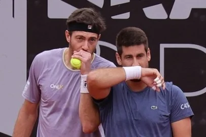 Demoliner (E) e Luz (D) venceram a quinta partida seguida.<!-- NICAID(16142300) -->