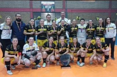 Time feminino do América, de Pejuçara, campeão da Série Prata feminina de futsal em 2025.