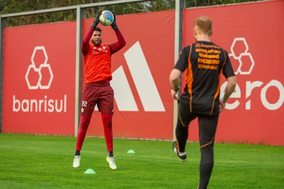 Imagem do goleiro Ivan, que trata lesão ligamentar e voltou aos treinamentos. Foto: Ricardo Duarte / Internacional / DivulgaçãoIndexador: ricardo duarte<!-- NICAID(15871194) -->