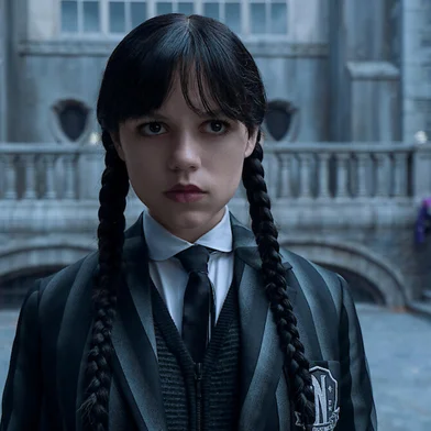 Depois de quase três anos de espera, Wandinha retorna à Netflix nesta quarta-feira (6) com a primeira parte da segunda temporada. A protagonista, agora mais conhecida do que nunca, tanto na ficção, quanto na realidade, enfrenta um cenário bem diferente da primeira temporada.<!-- NICAID(16095305) -->