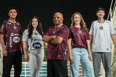 Caxias oficializou pelas redes sociais os novos uniformes da equipe, com material produzido pela Catê, para a temporada 2026.<!-- NICAID(16185922) -->