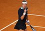 Azarenka aplica "bicicleta" na estreia em Roland Garros