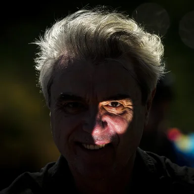 PORTO ALEGRE, RS, BRASIL, 22-03-2018: O músico e cicloativista David Byrne pedala na orla de Porto Alegre. Ex-Talking Heads, ele se apresenta hoje no Pepsi On Stage. (Foto: Mateus Bruxel / Agência RBS)<!-- NICAID(13469381) -->