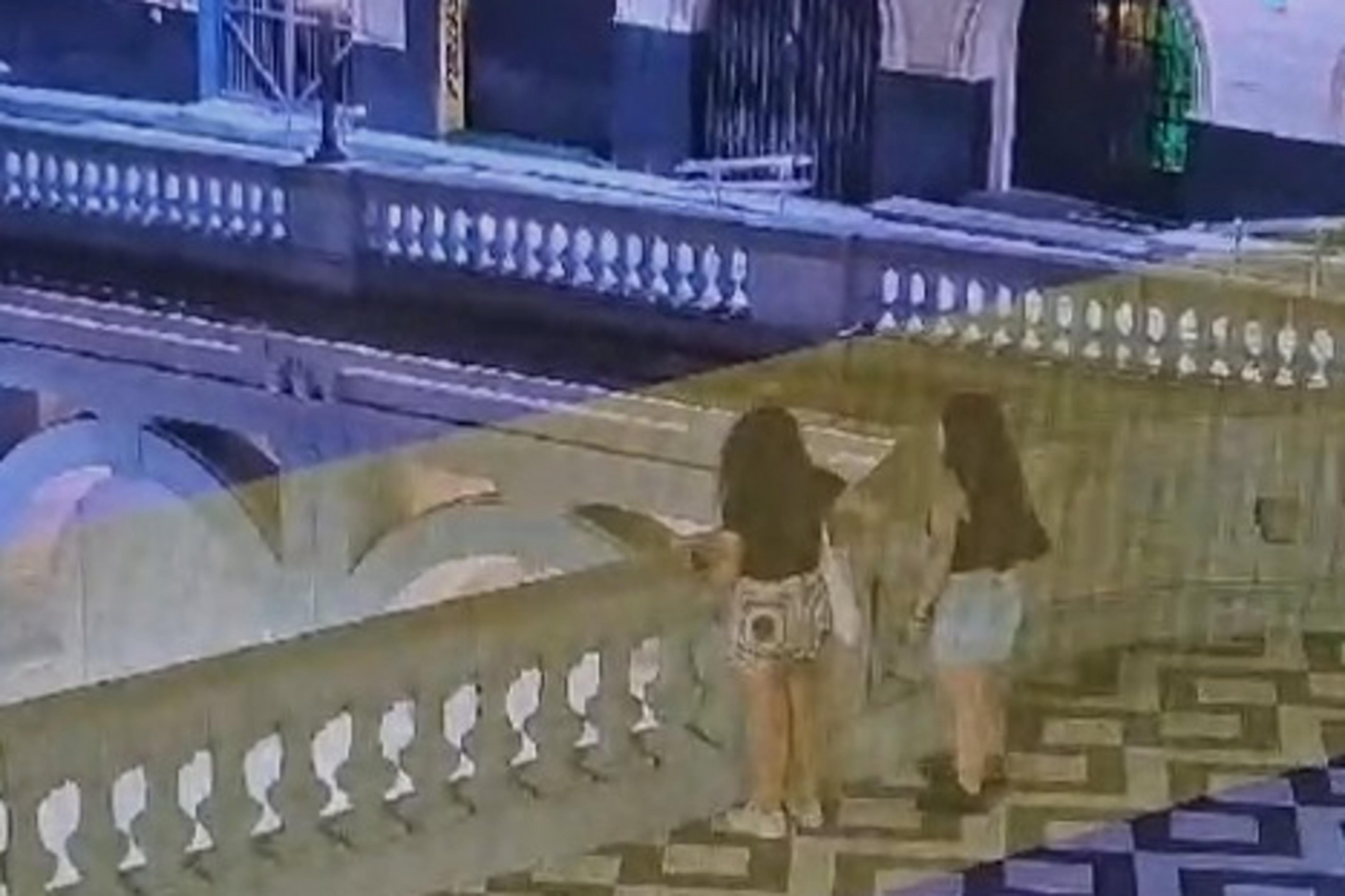 C&acirc;mera da prefeitura flagra mulheres pichando Viaduto Ot&aacute;vio Rocha; assista ao v&iacute;deo