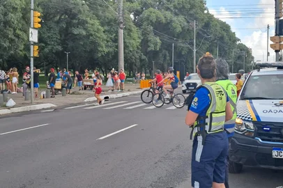 Com estimativa de receber 20 mil pessoas, primeiro bloco de rua de Porto Alegre em 2025 gera alteração no trânsito<!-- NICAID(15961795) -->