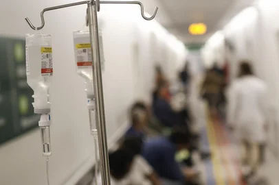 PORTO ALEGRE, RS, BRASIL - 2025.05.16 - Porto Alegre decreta situação de emergência em saúde pública por casos respiratórios. Porto Alegre decreta situação de emergência em saúde pública por casos respiratórios. Medida foi autorizada por 90 dias e ocorre junto ao cenário de superlotação.  Prefeitura afirma risco de desassistência. (Foto: André Ávila/ Agência RBS)Indexador: Andre Avila<!-- NICAID(16039144) -->