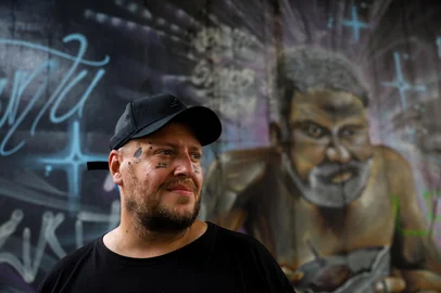 Camila Hermes / Agencia RBS PORTO ALEGRE, RS, BRASIL, 25.02.2023: Julio Ritta é idealizador do projeto social Cozinheiros do Bem que entrega marmitas para moradores de rua na capital. Foto: Camila Hermes/Agencia RBS<!-- NICAID(15361019) -->