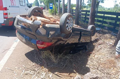 Imagens do capotamento em Barra do Guarita.<!-- NICAID(16245309) -->