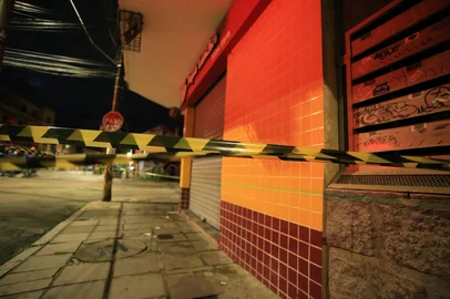 PORTO ALEGRE, RS, BRASIL, 11/04/2025- Torcedor do Atlético Nacional morre após briga na Cidade Baixa. Foto: Ronaldo Bernardi / Agencia RBS<!-- NICAID(16014867) -->