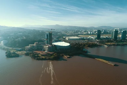 PORTO ALEGRE, RS, BRASIL,  01/06/2021- Andamento dos quase 12 quilômetros de obras na Orla do Guaíba que vão desde a região das docas do Cais Mauá, atrás da rodoviária, até o iate clube Guaíba, na Diário de Notícias. Foto: Lauro Alves / Agencia RBS<!-- NICAID(14797541) -->