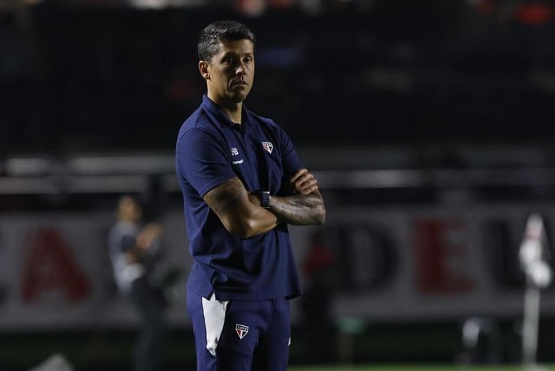 Thiago Carpini, treinador do São PauloIndexador: RUBENS CHIRI/Perspectiva<!-- NICAID(15733140) -->