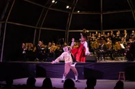 Natal em Família na UCS encanta público com concerto e encenação natalina em Caxias. 8ª edição do espetáculo transmitiu mensagem de esperança e amor<!-- NICAID(15292468) -->