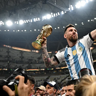 Argentina's captain and forward #10 Lionel Messi (R) holds the FIFA World Cup Trophy following the trophy ceremony after Argentina won the Qatar 2022 World Cup final football match between Argentina and France at Lusail Stadium in Lusail, north of Doha on December 18, 2022. (Photo by Anne-Christine POUJOULAT / AFP)Editoria: SPOLocal: DohaIndexador: ANNE-CHRISTINE POUJOULATSecao: soccerFonte: AFPFotógrafo: STF<!-- NICAID(15298774) -->