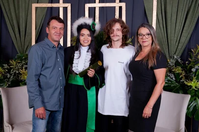 Marcos Noremberg, morto pela brigada militar em Pelotas, e família<!-- NICAID(16204667) -->