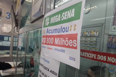 Caxienses fazem fila em lotéricas em busca de prêmio de R$ 300 milhões da Mega Sena<!-- NICAID(15223102) -->