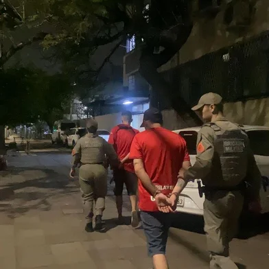 Dois torcedores do Inter foram detidos depois de uma confusão no Trensurb, em Porto Alegre<!-- NICAID(15592147) -->