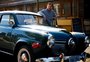 Carro estacionado em frente a churrascaria homenageia antigo dono e vira marca registrada do lugar