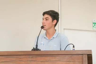 Secretário-adjunto de Educação de Guaíba e suplente de vereador na Câmara Municipal pelo PL, Ricardo Jardim. Ele é filho da vice-prefeita de Guaíba, Cláudia Jardim.<!-- NICAID(15985857) -->