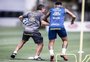 Em recuperação de lesão na coxa esquerda, Neymar faz trabalhos no gramado do CT do Santos
