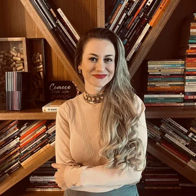 A escritora caxiense Geneviève Faé lança novo livro, "Tudo vira crime ou conto", pela editora Caos & Letras. Livro está em pré-venda pelo site da editora.<!-- NICAID(16072768) -->