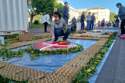 Tapetes de Corpus Christi são montados em Marau<!-- NICAID(15451173) -->