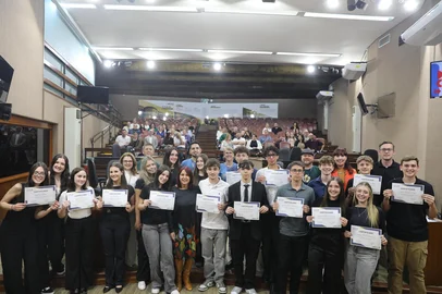 Thales Comerlato Castagna / Divulgação Estudantes do CETEC apresentam cinco propostas no encerramento do projeto Construindo Leis na Câmara de Vereadores<!-- NICAID(16168080) -->