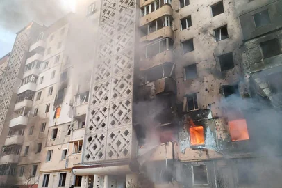 In this handout photograph released by the Telegram account of Ukraine's President Volodymyr Zelensky on November 19, 2025, shows a damaged residential building following an overnight Russian air strike in the city of Ternopil, amid the Russian invasion of Ukraine. A Russian attack overnight on Ukraine's Ternopil killed nine people and wounded dozens of others in one of the war's deadliest attacks on the western city, authorities said on November 19, 2025. (Photo by Handout / Telegram / @Volodymyr Zelensky / AFP) / RESTRICTED TO EDITORIAL USE - MANDATORY CREDIT "AFP PHOTO / TELEGRAM / @VOLODYMYR ZELENSKY " - HANDOUT - NO MARKETING NO ADVERTISING CAMPAIGNS - DISTRIBUTED AS A SERVICE TO CLIENTS<!-- NICAID(16170211) -->