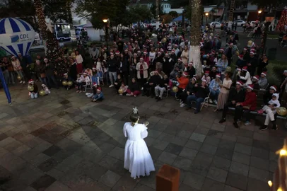 A 32ª edição do Encanto de Natal de Ana Rech, promovida pela Associação Amigos de Ana Rech (SAMAR) e ministério da Cultura. A abertura do evento será neste sábado (9), às 19h30 na praça Padavena<!-- NICAID(15620502) -->