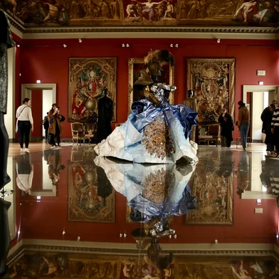 Moda no Museu do Louvre, em Paris<!-- NICAID(15973499) -->