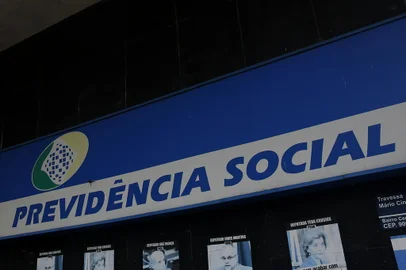 PORTO ALEGRE, RS, BRASIL, 03-10-2019: Agência do INSS na Travessa Mario Cinco Paus, na região central. (Foto: Mateus Bruxel / Agência RBS)<!-- NICAID(14275581) -->