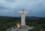 Bandeira do RS é hasteada no Cristo Protetor de Encantado em homenagem ao Dia do Gaúcho
