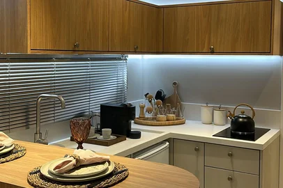 Projeto da DT Containers na ExpoBento 2025. Empresa usa contêineres como base para casas, escritórios, etc.<!-- NICAID(16056059) -->