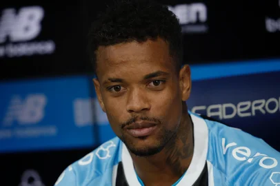 PORTO ALEGRE, RS, BRASIL, 05-01-2026: Apresentação do jogador Caio Paulista, reforço do Grêmio, no CT Luiz Carvalho. Foto: Mateus Bruxel/Agência RBSIndexador: MATEUS BRUXEL<!-- NICAID(16198066) -->