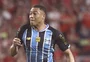 Carlos Vinícius merecia ser expulso no primeiro tempo do Gre-Nal 453? Veja a análise