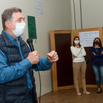 Prefeito Adiló durante encontro com a comunidade sobre parque animal <!-- NICAID(14934403) -->