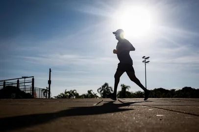 PORTO ALEGRE, RS, BRASIL - 2025.02.24 - Nova onda de calor chega ao Estado elevando a temperatura. (Foto: André Ávila/ Agência RBS)Indexador: Andre Avila<!-- NICAID(15983058) -->