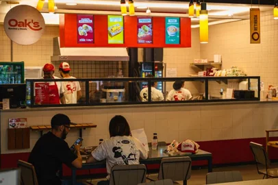 Oak’s Burritos y Bowls <!-- NICAID(15832710) -->