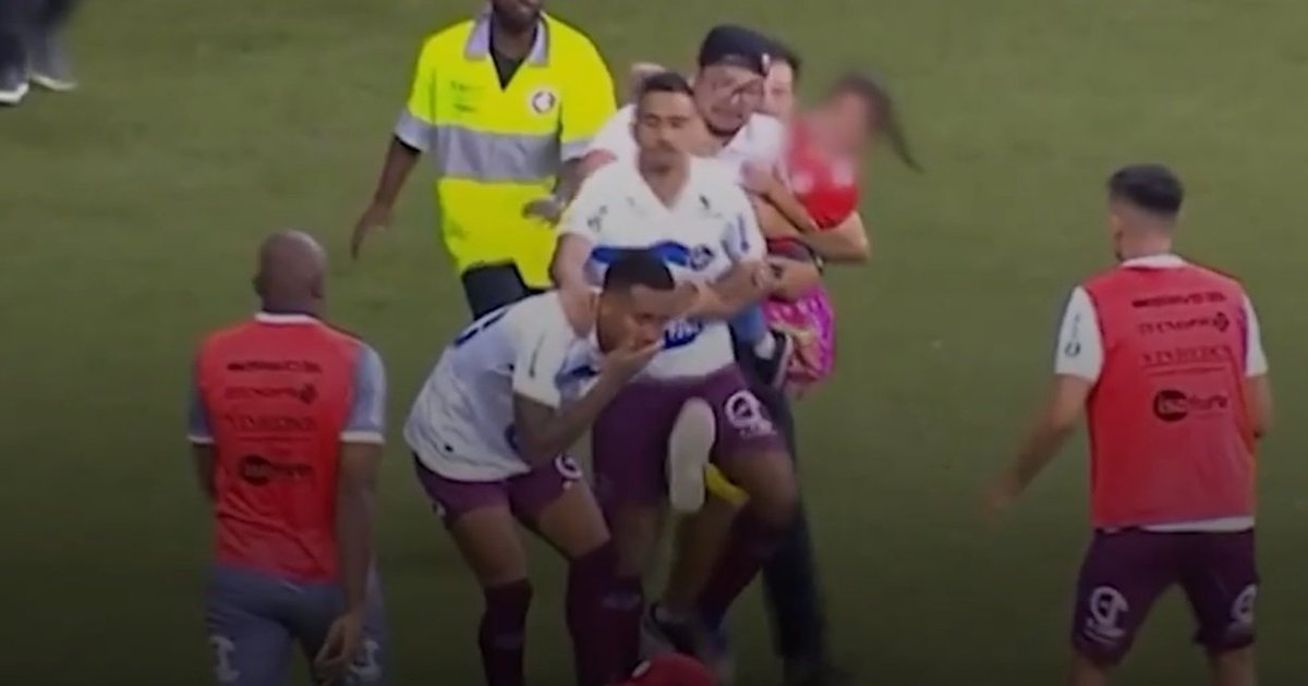 Briga generalizada no gauchão é marcada por torcedor com criança de colo  invadindo estádio