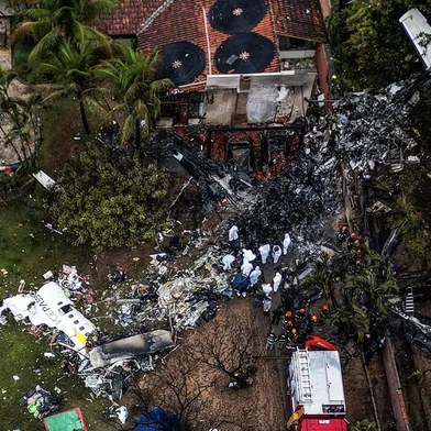 This photo shows an aerial view of the wreckage of an airplane that crashed with 61 people on board in Vinhedo, Sao Paulo State, Brazil, on August 10, 2024. An airplane carrying 57 passengers and four crew crashed on August 9 in Brazil's Sao Paulo state, killing everyone on board, the airline said. The aircraft, an ATR 72-500 operated by Voepass airline, was traveling from Cascavel in southern Parana state to Sao Paulo's Guarulhos international airport when it crashed in the city of Vinhedo. (Photo by Nelson ALMEIDA / AFP)<!-- NICAID(15837506) -->