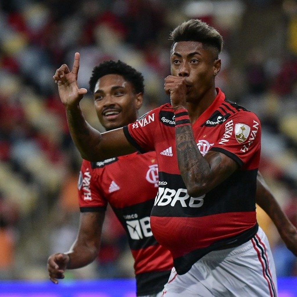 Em jogo complicado, Flamengo vence Olímpia e arranca em vantagem