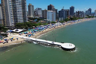 No dia 1º de agosto, o município lançou um edital para a realização da quarta ampliação da Praia Central, em um trecho de dois quilômetros.<!-- NICAID(16100431) -->