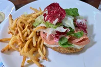 Bife de chorizo na brasa com glacê de chimichurri, batata ao murro e hollandaise, Chef Gonzalo Vidal, Gringo e a Gata, Interior do Gonza Restaurante, Milanesa do Gonza, Picaditas, Steak Tartare Beneditino, Vermute feito na casa, restaurante Gonza, rio de janeiro, food hunter, destemperados<!-- NICAID(16210286) -->