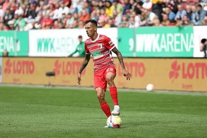 Lateral-esquerdo Iago em jogo da Bundesliga