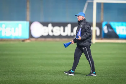Treino Gremio RS - FUTEBOL/TREINO GREMIO - ESPORTES - Técnico Luiz Felipe Scolari é apresentado aos jogadores do Gremio antes do treino da manha desta sexta-feira, no CT Luiz Carvalho, e ja comanda seu primeiro trabalho como novo treinador do clube, na preparação para o Campeonato Brasileiro 2021. FOTO: LUCAS UEBEL/GREMIO FBPAEditoria: SPOIndexador: Lucas UebelSecao: futebolFonte: Gremio.netFotógrafo: Treino Gremio <!-- NICAID(14830259) -->