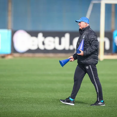 Treino Gremio RS - FUTEBOL/TREINO GREMIO - ESPORTES - Técnico Luiz Felipe Scolari é apresentado aos jogadores do Gremio antes do treino da manha desta sexta-feira, no CT Luiz Carvalho, e ja comanda seu primeiro trabalho como novo treinador do clube, na preparação para o Campeonato Brasileiro 2021. FOTO: LUCAS UEBEL/GREMIO FBPAEditoria: SPOIndexador: Lucas UebelSecao: futebolFonte: Gremio.netFotógrafo: Treino Gremio <!-- NICAID(14830259) -->