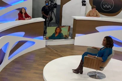 Gloria Maria respondendo perguntas no Roda Viva, exibido em 14 de março de 2022.<!-- NICAID(15041850) -->