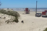 A Brigada Militar está atendendo, na manhã deste domingo (16/11), uma ocorrência de localização de um artefato explosivo na beira-mar, nas proximidades da guarita 209, no bairro Magistério, em Balneário Pinhal.<!-- NICAID(16168275) -->